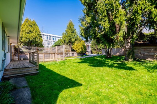 15405 Semiahmoo Avenue, White Rock, BC - Outdoor