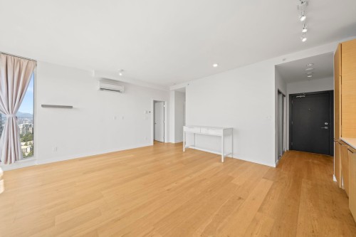 3003-13438 Central Avenue, Surrey, BC - Indoor Photo Showing Other Room