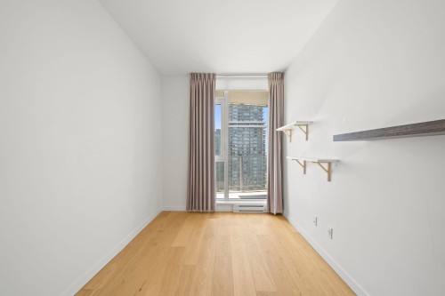 3003-13438 Central Avenue, Surrey, BC - Indoor Photo Showing Other Room