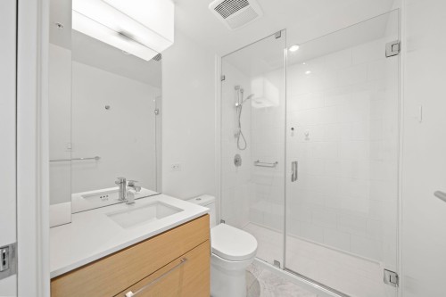 3003-13438 Central Avenue, Surrey, BC - Indoor Photo Showing Bathroom