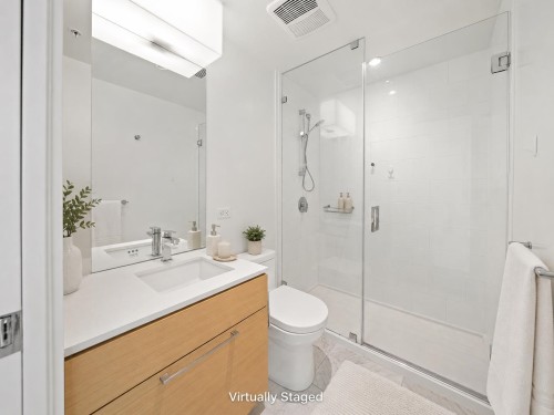 3003-13438 Central Avenue, Surrey, BC - Indoor Photo Showing Bathroom
