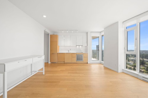 3003-13438 Central Avenue, Surrey, BC - Indoor Photo Showing Other Room