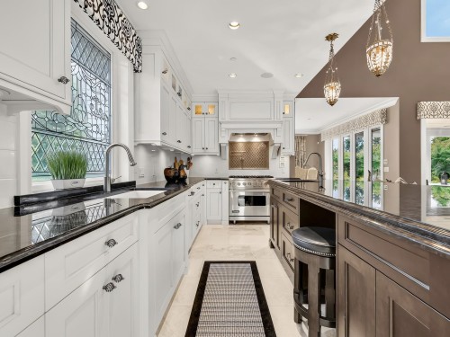 20152 2 Avenue, Langley, BC - Indoor Photo Showing Kitchen With Upgraded Kitchen