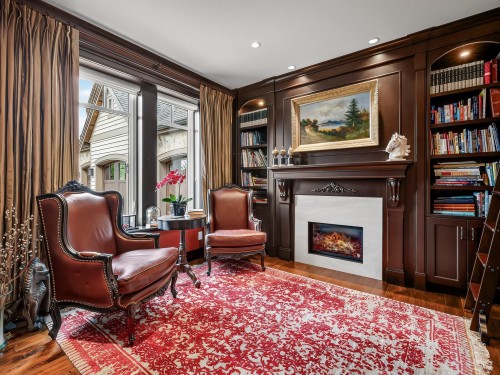 20152 2 Avenue, Langley, BC - Indoor With Fireplace