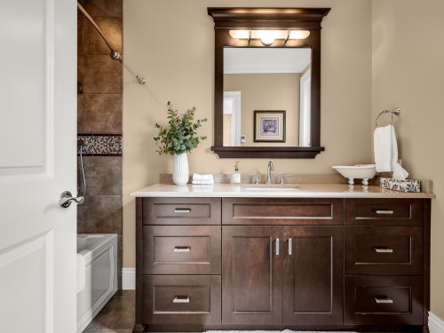 20152 2 Avenue, Langley, BC - Indoor Photo Showing Bathroom
