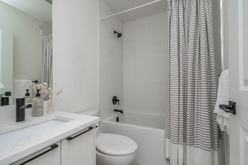 53-19897 75A Avenue, Langley, BC - Indoor Photo Showing Bathroom