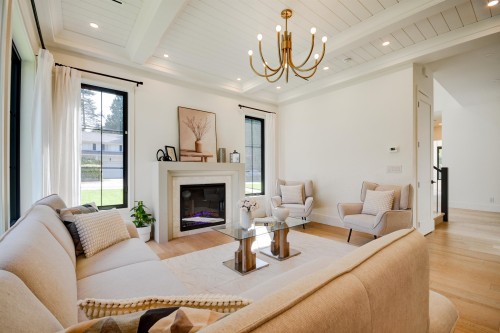 1535 128 Street, Surrey, BC - Indoor Photo Showing Living Room With Fireplace
