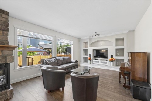 19661 73B Avenue, Langley, BC - Indoor Photo Showing Living Room With Fireplace