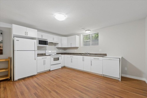 19661 73B Avenue, Langley, BC - Indoor Photo Showing Kitchen With Double Sink