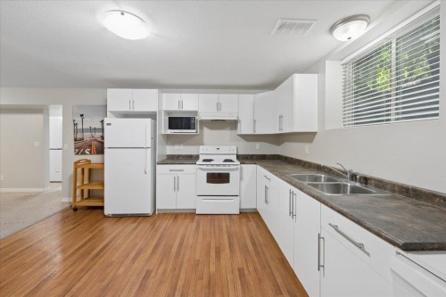 19661 73B Avenue, Langley, BC - Indoor Photo Showing Kitchen With Double Sink