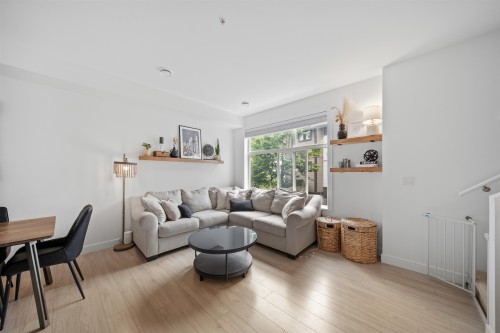 50-8430 203A Street, Langley, BC - Indoor Photo Showing Living Room