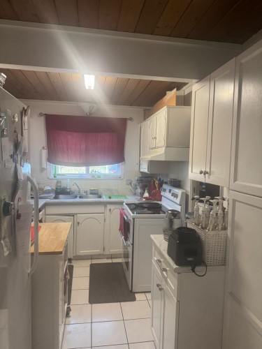 7782 Swanson Drive, Delta, BC - Indoor Photo Showing Laundry Room