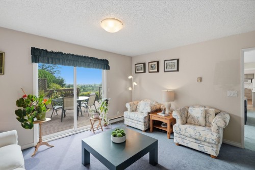 11880 Clark Drive, Delta, BC - Indoor Photo Showing Living Room