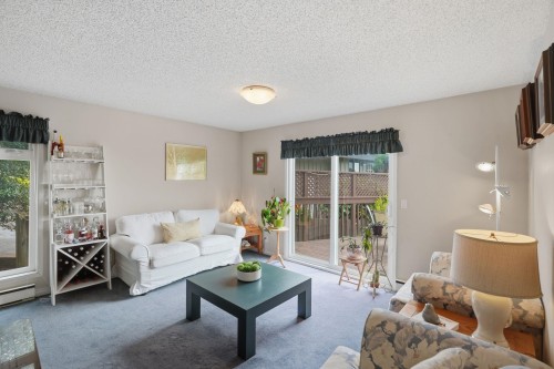 11880 Clark Drive, Delta, BC - Indoor Photo Showing Living Room