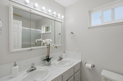 11880 Clark Drive, Delta, BC - Indoor Photo Showing Bathroom
