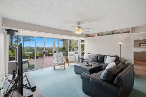 11880 Clark Drive, Delta, BC - Indoor Photo Showing Living Room