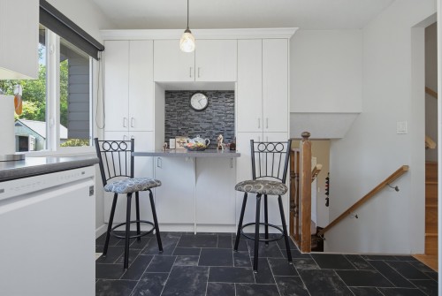 7340 Todd Crescent, Surrey, BC - Indoor Photo Showing Kitchen