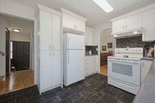 7340 Todd Crescent, Surrey, BC - Indoor Photo Showing Kitchen