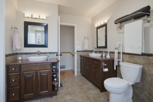 7340 Todd Crescent, Surrey, BC - Indoor Photo Showing Bathroom