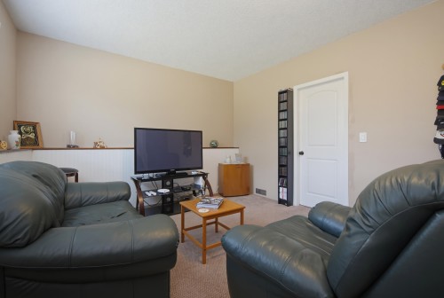 7340 Todd Crescent, Surrey, BC - Indoor Photo Showing Living Room
