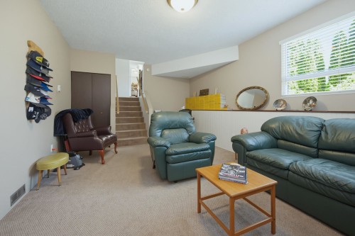 7340 Todd Crescent, Surrey, BC - Indoor Photo Showing Living Room