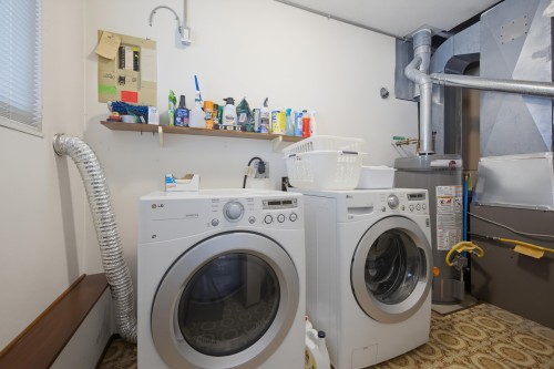 7340 Todd Crescent, Surrey, BC - Indoor Photo Showing Laundry Room