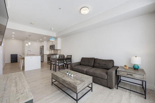 105-2565 Ware Street, Abbotsford, BC - Indoor Photo Showing Living Room