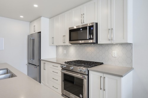 105-2565 Ware Street, Abbotsford, BC - Indoor Photo Showing Kitchen With Upgraded Kitchen