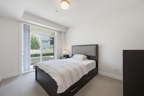 105-2565 Ware Street, Abbotsford, BC - Indoor Photo Showing Bedroom