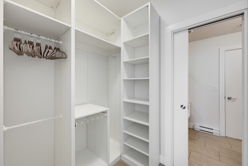 105-2565 Ware Street, Abbotsford, BC - Indoor With Storage