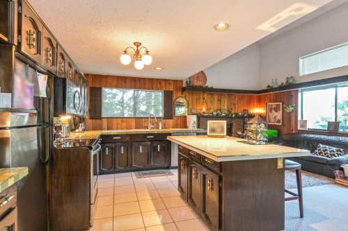 2704 St. Moritz Way, Abbotsford, BC - Indoor Photo Showing Kitchen