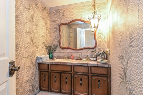 2704 St. Moritz Way, Abbotsford, BC - Indoor Photo Showing Bathroom