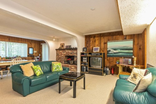 2704 St. Moritz Way, Abbotsford, BC - Indoor Photo Showing Living Room With Fireplace