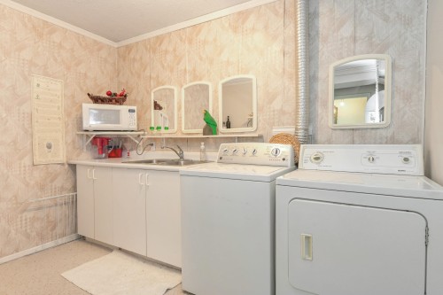 2704 St. Moritz Way, Abbotsford, BC - Indoor Photo Showing Laundry Room