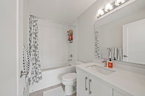 51-14541 Winter Crescent, Surrey, BC - Indoor Photo Showing Bathroom