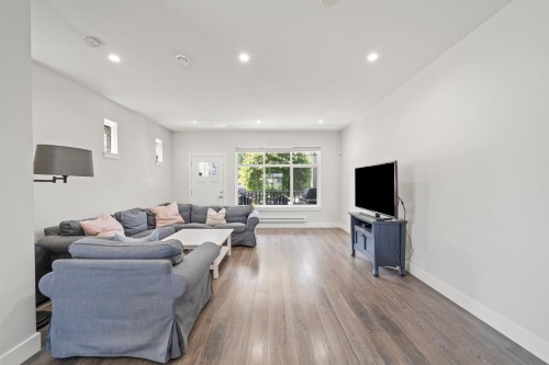 51-14541 Winter Crescent, Surrey, BC - Indoor Photo Showing Living Room