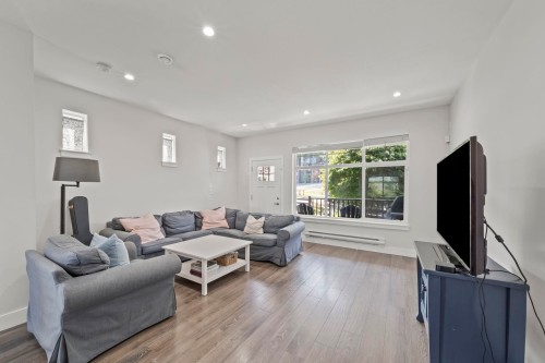51-14541 Winter Crescent, Surrey, BC - Indoor Photo Showing Living Room