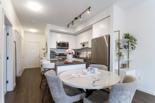 504-15738 85 Avenue  Surrey, BC V4N 6Y1
