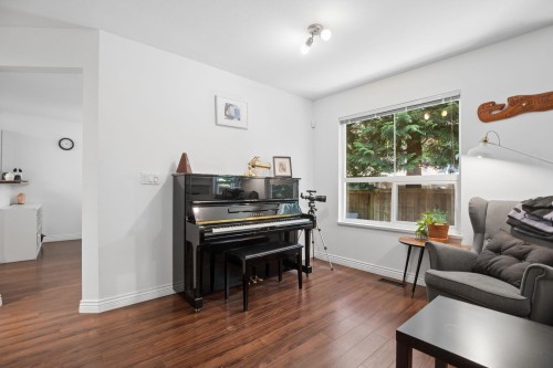 30-16155 82 Avenue, Surrey, BC - Indoor Photo Showing Living Room