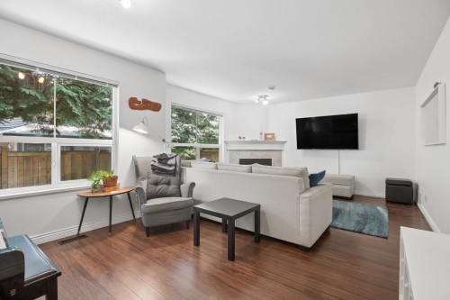 30-16155 82 Avenue, Surrey, BC - Indoor Photo Showing Living Room