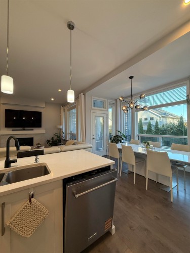 20455 83A Avenue, Langley, BC - Indoor Photo Showing Kitchen