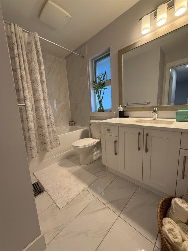 20455 83A Avenue, Langley, BC - Indoor Photo Showing Bathroom