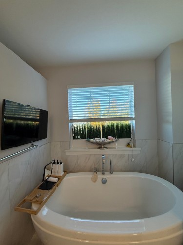 20455 83A Avenue, Langley, BC - Indoor Photo Showing Bathroom