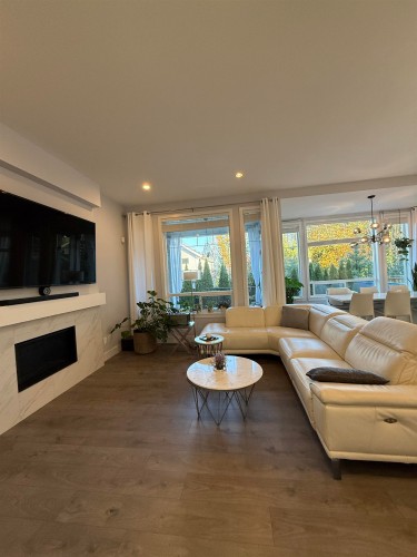 20455 83A Avenue, Langley, BC - Indoor Photo Showing Living Room
