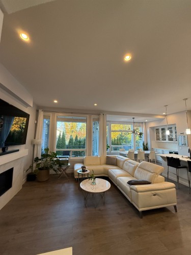 20455 83A Avenue, Langley, BC - Indoor Photo Showing Living Room