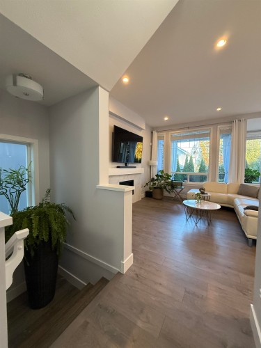 20455 83A Avenue, Langley, BC - Indoor Photo Showing Living Room