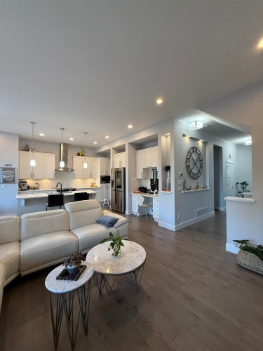 20455 83A Avenue, Langley, BC - Indoor Photo Showing Living Room