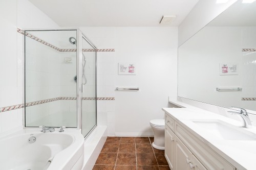 2-15099 28 Avenue, Surrey, BC - Indoor Photo Showing Bathroom