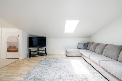 2-15099 28 Avenue, Surrey, BC - Indoor Photo Showing Living Room