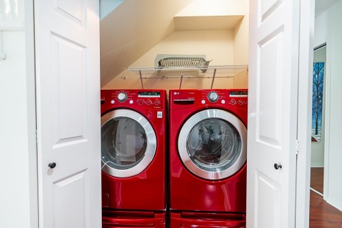 2-15099 28 Avenue, Surrey, BC - Indoor Photo Showing Laundry Room